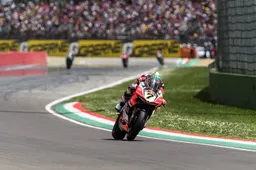 Superbike Imola Fantastico Chaz Davies che rimonta la Ducati trionfa