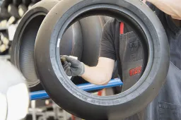 Superbike, problema gomme? Pirelli si difende attaccando