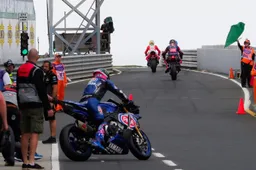 Superbike Phillip Island: Clamoroso, gara2 con il flag-to-flag obbligatorio