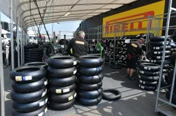 Superbike Donington: Nessuna novità da Pirelli, chi gioca il jolly SCX?