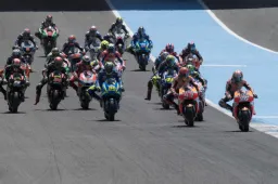 MotoGP Procedura di ripartenza rapida, top class copia la Superbike