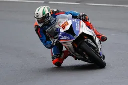 Ulster GP: Peter Hickman in pole, BMW più veloce della Honda RCV213V-S
