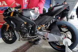 Superbike Test Jerez: Honda, sul bagnato Alvaro Bautista cade subito!