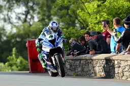 TT Superstock Ian Hutchinson e Tyco BMW Un dominio assoluto