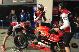 STK1000  Aragon Prove 1 Marino e Tamburini fanno sorridere la Yamaha!