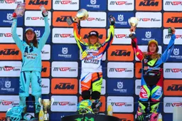 WMX Cross Donne GP Francia Kiara Fontanesi sul podio