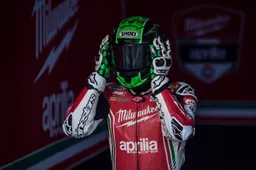 Superbike: Eugene Laverty lancia l'appello "Aprilia, non mollare!