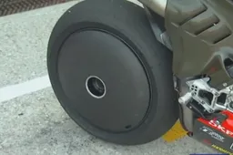 Superbike, il mistero (buffo) della ruota lenticolare Ducati