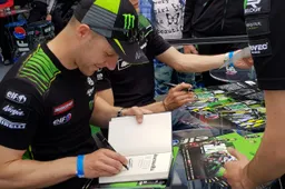 Jonathan Rea va forte anche in libreria