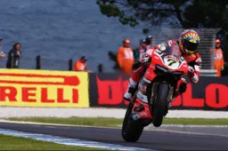 LIVE Superbike Phillip Island Jonathan Rea vince, Marco Melandri cade