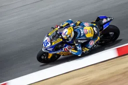 Supersport Portimao: Andrea Locatelli cala il poker, Jules Cluzel KO