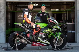 La leggenda Jeremy McGrath sulla Kawasaki di Jonathan Rea