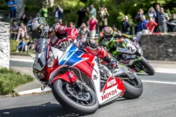Tourist Trophy Motul a fianco di John McGuinnnes (e Mugen)