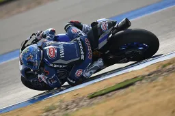 Marco Melandri sconsolato: "Neanche la Yamaha va dritta"