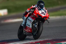 Superbike: Marco Melandri stupito "La Ducati V4 R ha un motore incredibile"