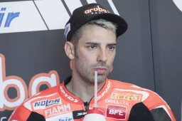 Superbike L'accusa di Marco Melandri "Lowes gli avversari li abbatte"