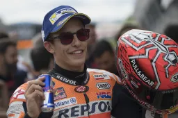 MotoGP Silverstone: Marc Marquez cancella le buche, pole numero 71