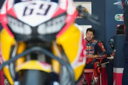 Nicky Hayden UFFICIALE Bollettino 10:56 "Condizioni estremamente gravi"