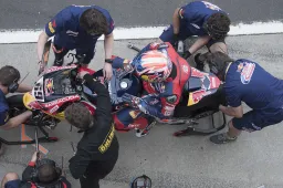 Nicky Hayden Il team Honda Superbike in trepida attesa all'ospedale