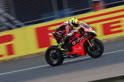 La Ducati V4R 16 km/h più veloce della Panigale V2!