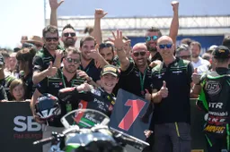 WSSP300 Jerez: Gara 2 Manuel Gonzalez piega gli avversari, Ana Carrasco di nuovo in forma