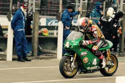 TT L'italiana Paton batte le Kawasaki nella Lightweight con Michael Rutter