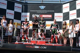 Superbike Phillip Island Gara 1 Jonathan Rea vince, Marco Melandri s'infuria