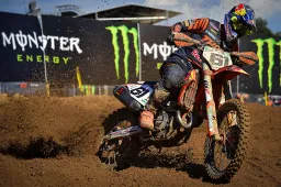 MXGP Spagna, Jorge Prado domina gara 1 Tony Cairoli settimo