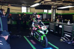Superbike Assen FP1 Kawasaki ruggisce con Sykes e Rea