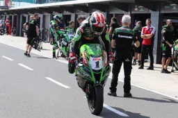 Superbike: Impazza lo stoppie challenge, Rea risponde a Toprak