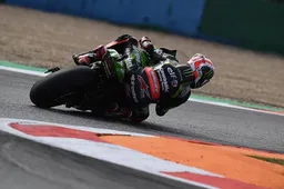 Superbike Magny Cours: Warm up, Jonathan Rea nell'iperspazio