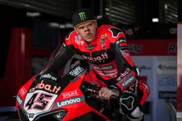 Superbike Argentina: Scott Redding strappa la pole a Toprak e Rea