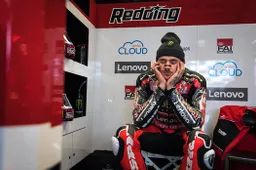 Superbike: Scott Redding come Andrea Dovizioso, il fuoco amico fa male