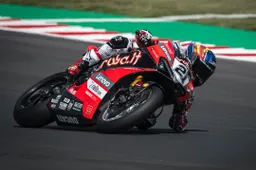 Superbike Misano gara 1: Rinaldi che trionfo! Ma Rea si salva