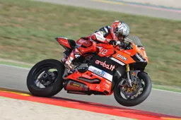 STK1000 Aragon Michael Rinaldi fuga per la vittoria Tamburini terzo