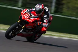 Superstock 1000 Imola Qualifiche Rinaldi si prende la pole in casa