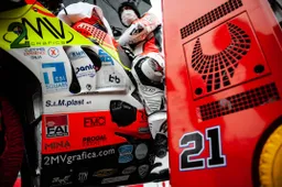 Superbike Magny Cours, warm up Michael Rinaldi svetta poi cade