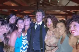 Valentino Rossi alle nozze da corsa del fisioterapista