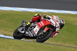 Superbike Phillip Island, Libere 2: Lorenzo Savadori e Aprilia volano!