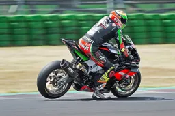 Superbike, Lorenzo Savadori insiste Aprilia in pole nel tricolore a Misano