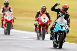 Superbike Phillip Island: Troy Bayliss fregato per 17 millesimi