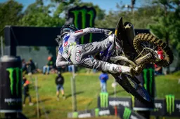 MXGP Lombardia, Tony Cairoli 15° con pit stop Tim Gajser sorpassa