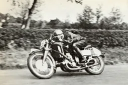 Ulster GP L'impresa di Dorino Serafini oltre il muro delle 100 miglia orarie