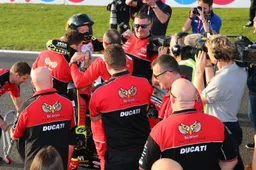 BSB Brands Hatch, Gara 3: Shane Byrne e Ducati campioni del British, Leon Haslam che paura