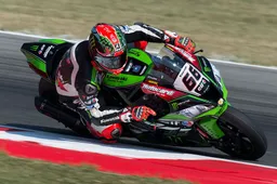 Superbike Misano Gara 1: Festival di cadute, vince Sykes