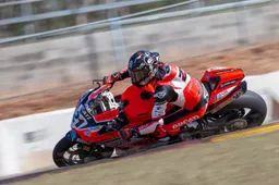 ASBK Hidden Valley: Infinito Troy Bayliss, trionfa a 49 anni con la Ducati!