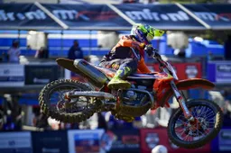 MXGP Europa, Tony Cairoli trionfa in gara 2 Che duello con Tim Gajser!