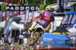 MXGP Gran Bretagna, Gara 1: Cairoli-Herlings contatto, vince l'olandese