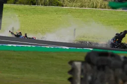 Superbike: Michael van der Mark, che botto!