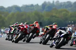 BSB Oulton Park: Differita gara 2, super duello Kawasaki vs Honda